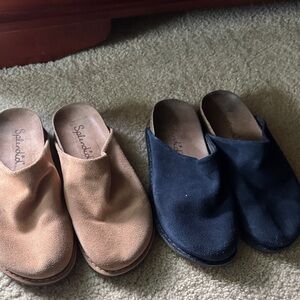 “Bundle sell”
Splendid women Tan and navy blue Slip-On Loafers!